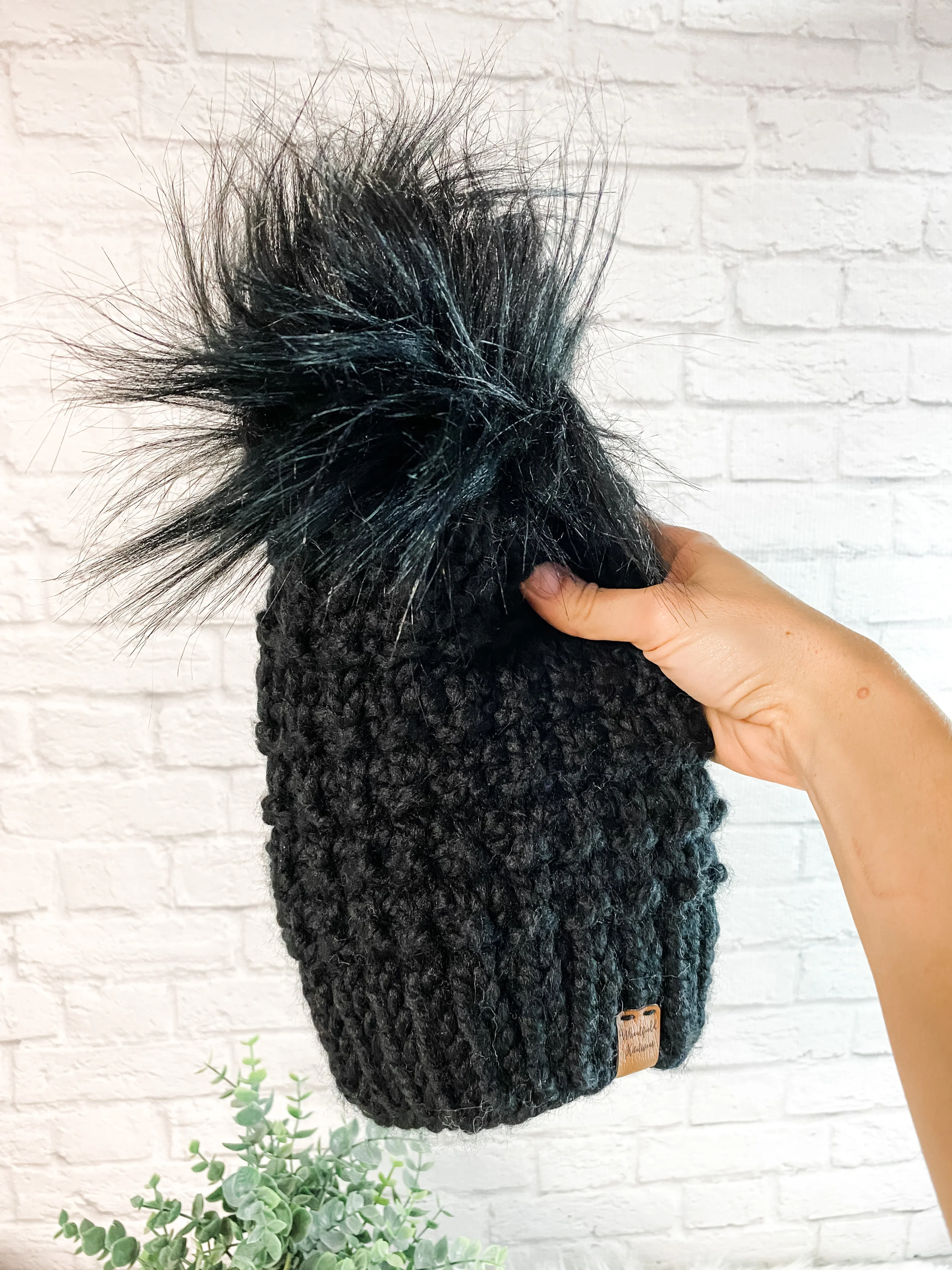 Women’s Winter Hat with Faux Fur Pom - Black